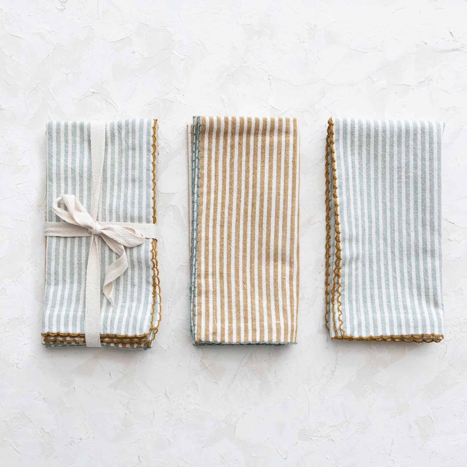 Napkins With Stripes And Scalloped Edge S/4